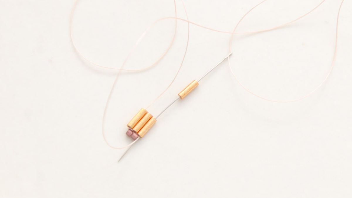 Boucles d'oreilles en perles Bugles Miyuki Brick Stitch : Etape 3