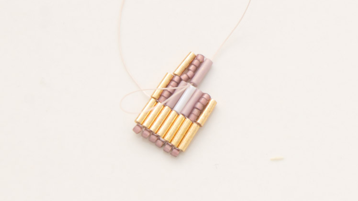 Boucles d'oreilles en perles Bugles Miyuki Brick Stitch : Etape 12