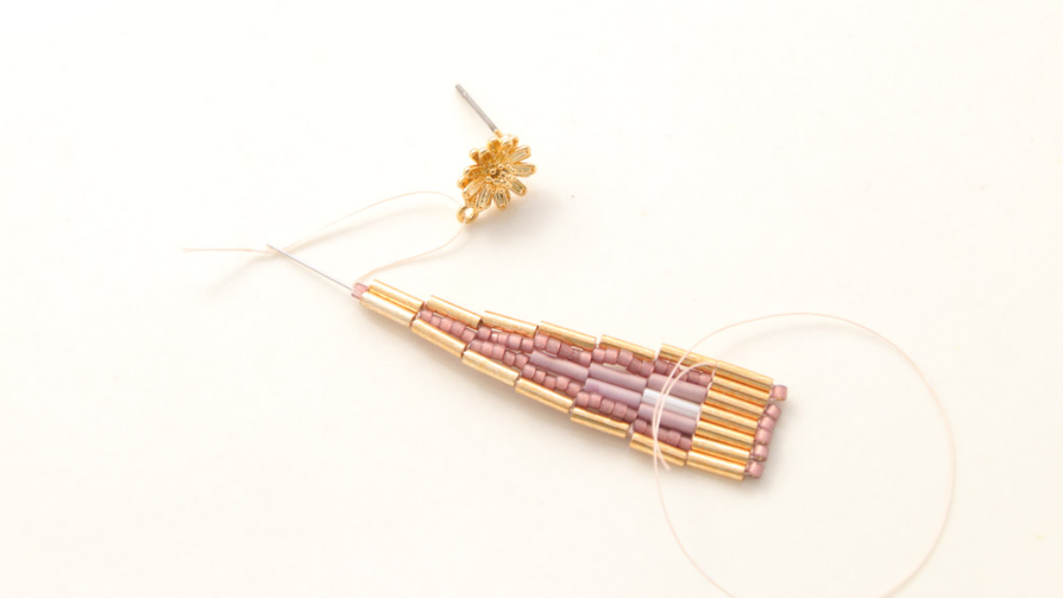 Boucles d'oreilles en perles Bugles Miyuki Brick Stitch : Etape 14