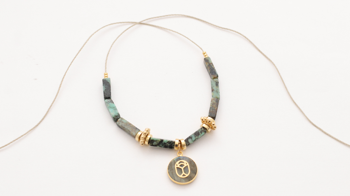 Tutoriel bracelets réglables avec perles en labradorite et turquoise africaine : Etape 1 Tutoriel bracelets réglables avec perles en labradorite et turquoise africaine : Etape 1