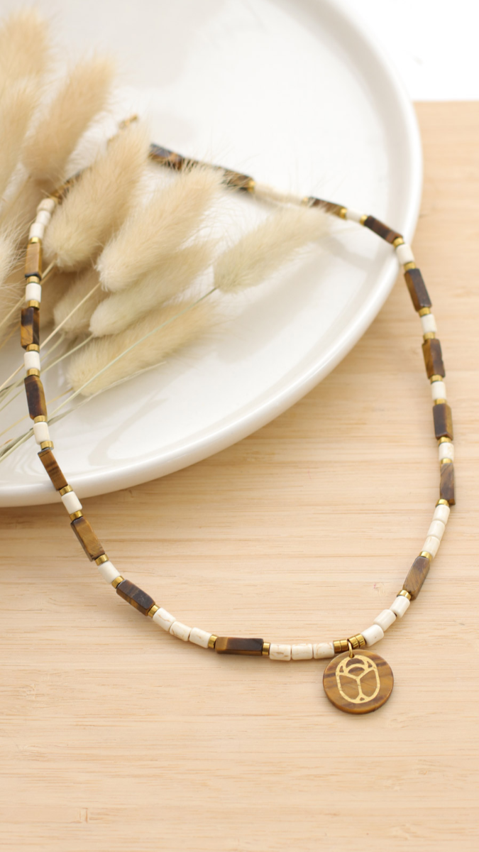 Schéma DIY Collier en perles Oeil de Tigre et breloque scarabée Schéma DIY Collier en perles Oeil de Tigre et breloque scarabée