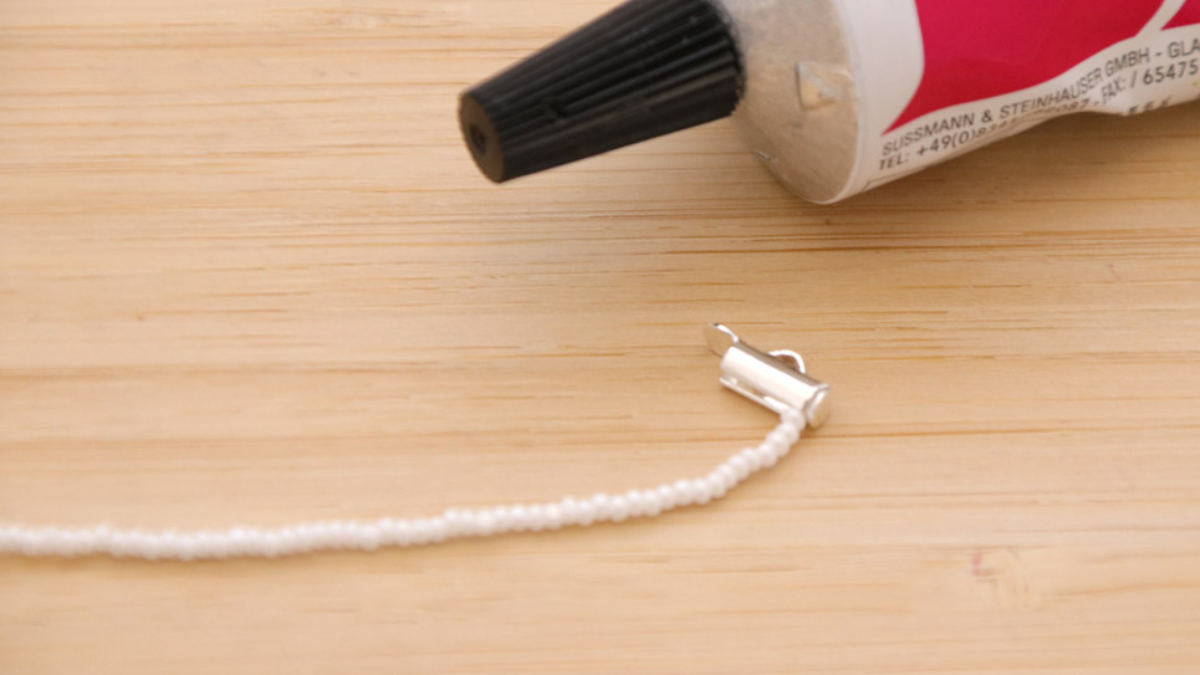 Bracelet Multirangs en rocailles breloques lunes et étoiles : Etape 2 Bracelet Multirangs en rocailles breloques lunes et étoiles : Etape 2