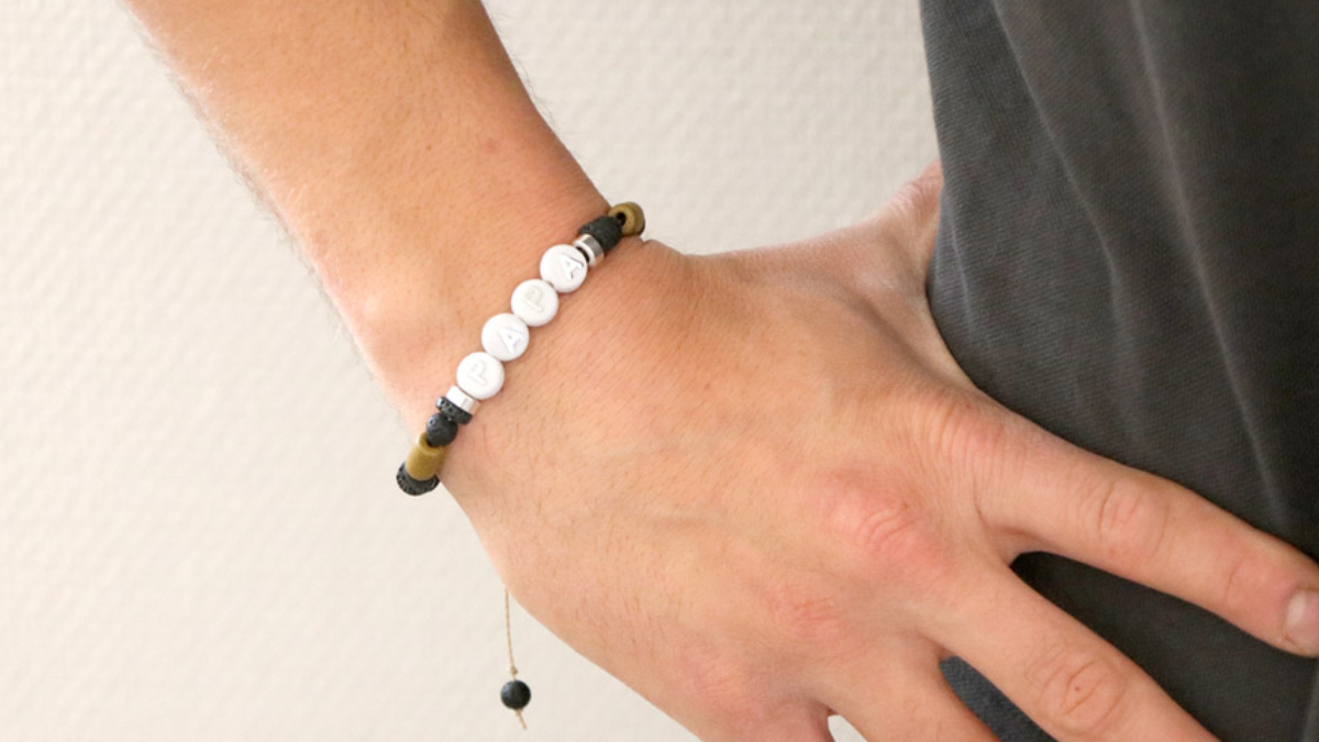 Schéma Bracelet perles alphabet PAPA pour la fête des pères noeud ajustable Schéma Bracelet perles alphabet PAPA pour la fête des pères noeud ajustable