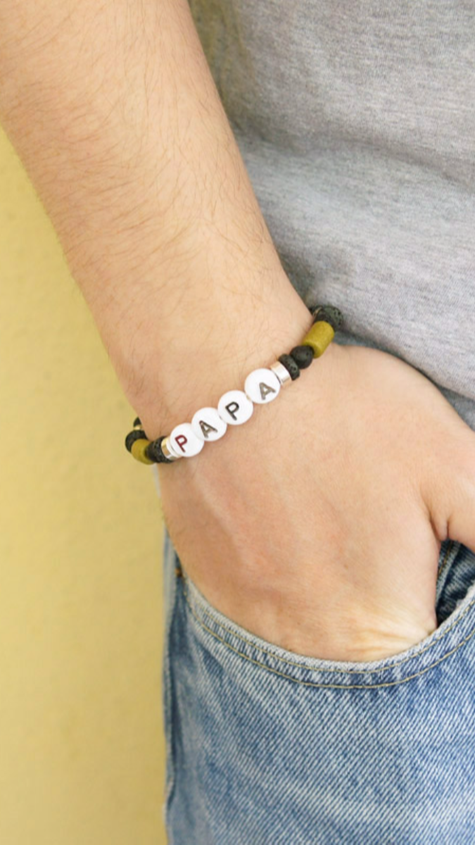 Schéma Bracelet perles alphabet PAPA pour la fête des pères noeud ajustable Schéma Bracelet perles alphabet PAPA pour la fête des pères noeud ajustable