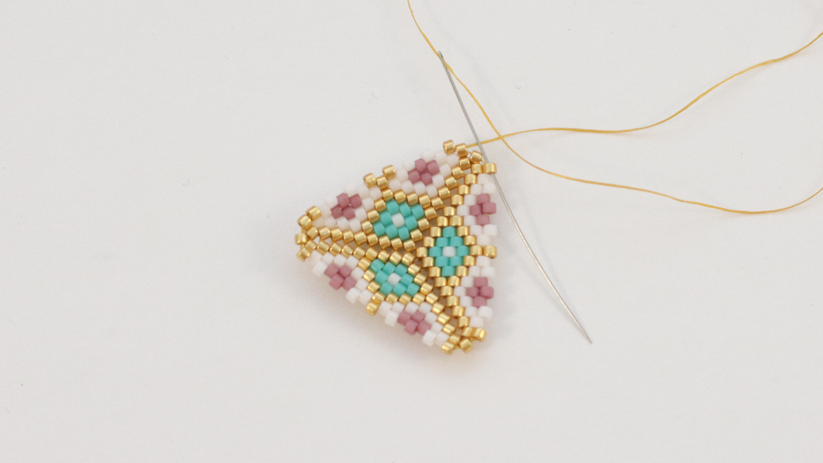 Boucles d'oreilles Miyuki tissage Triangle 3D version turquoise : Etape 13
