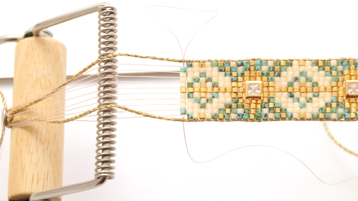 Grille de tissage Bracelet Miyuki Delicas 10 sur métier à tisser avec incrustation de strass : Etape 8