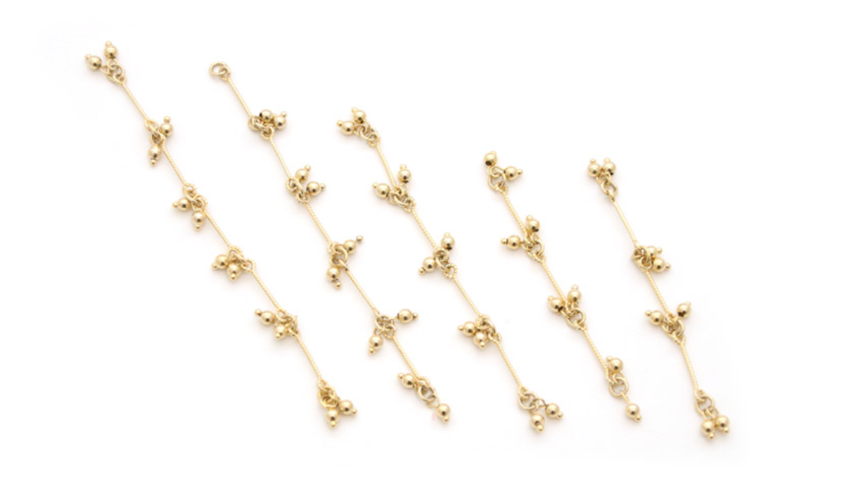 Collier pampilles dorées avec rondelles heishi multicolores : Etape 1 Collier pampilles dorées avec rondelles heishi multicolores : Etape 1