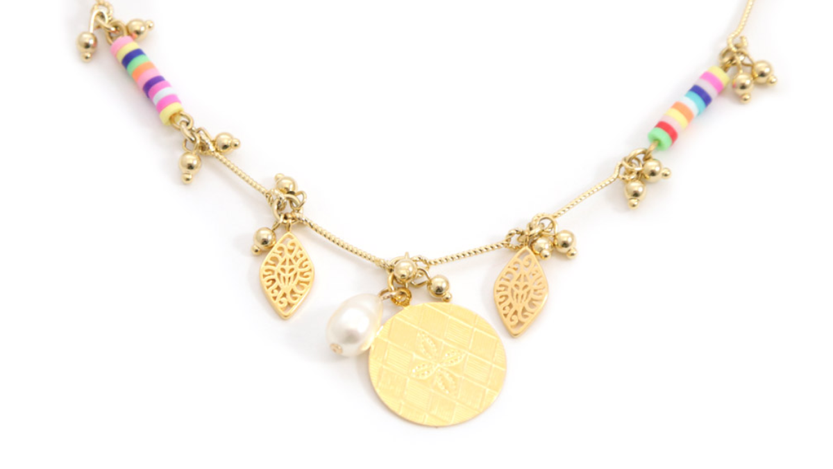 Collier pampilles dorées avec rondelles heishi multicolores : Etape 6 Collier pampilles dorées avec rondelles heishi multicolores : Etape 6