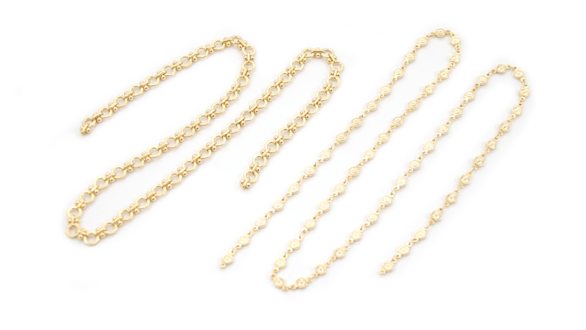 Tuto Collier Multirangs avec perles de rocailles rayées bleues et chaînes fantaisie : Etape 1 Tuto Collier Multirangs avec perles de rocailles rayées bleues et chaînes fantaisie : Etape 1