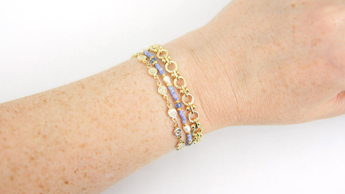 Tuto Collier Multirangs avec perles de rocailles rayées bleues et chaînes fantaisie : Etape 11 Tuto Collier Multirangs avec perles de rocailles rayées bleues et chaînes fantaisie : Etape 11