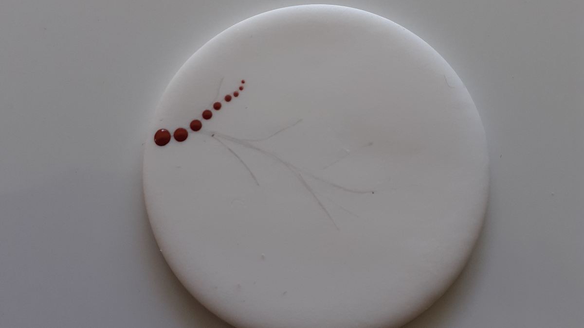 DIY Pendentif pâte polymère et motif fleurs technique dotting tool : Etape 4 DIY Pendentif pâte polymère et motif fleurs technique dotting tool : Etape 4