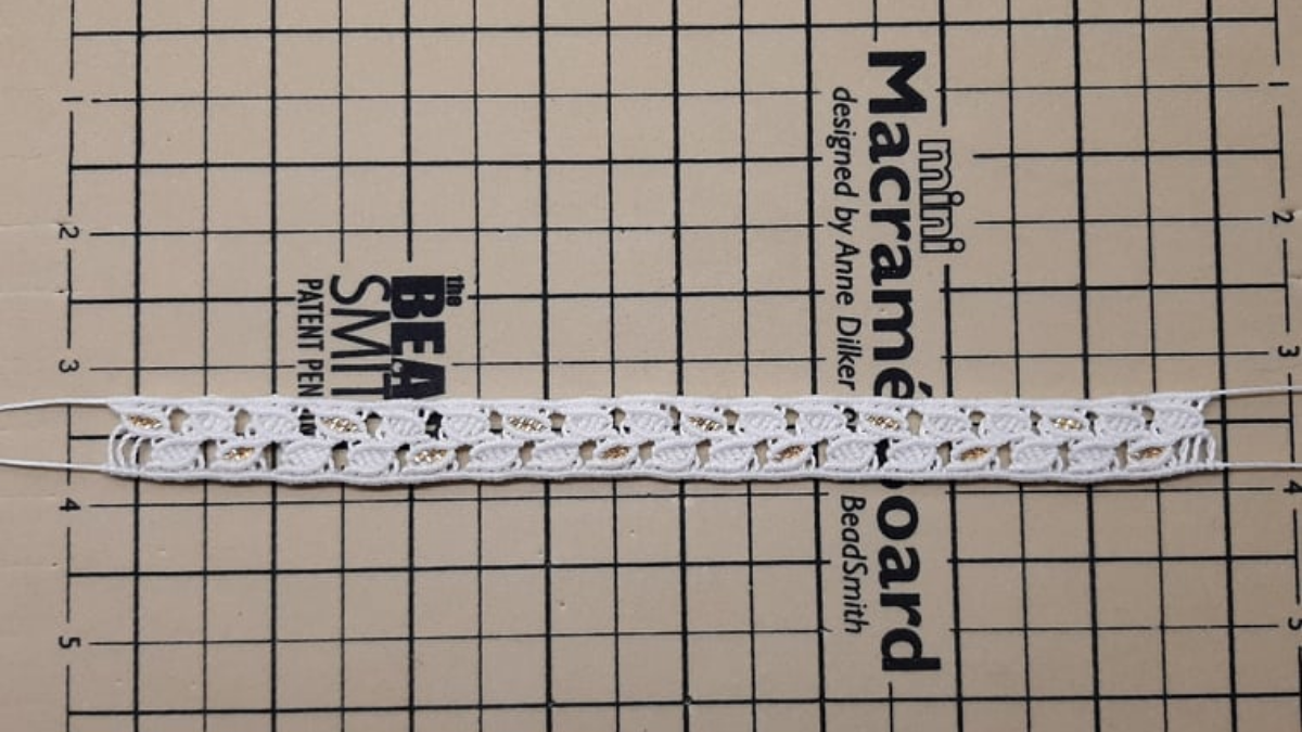 DIY Bracelet chevillère motif feuille en micromacramé avec insertion de perles Miyuki : Etape 15 DIY Bracelet chevillère motif feuille en micromacramé avec insertion de perles Miyuki : Etape 15