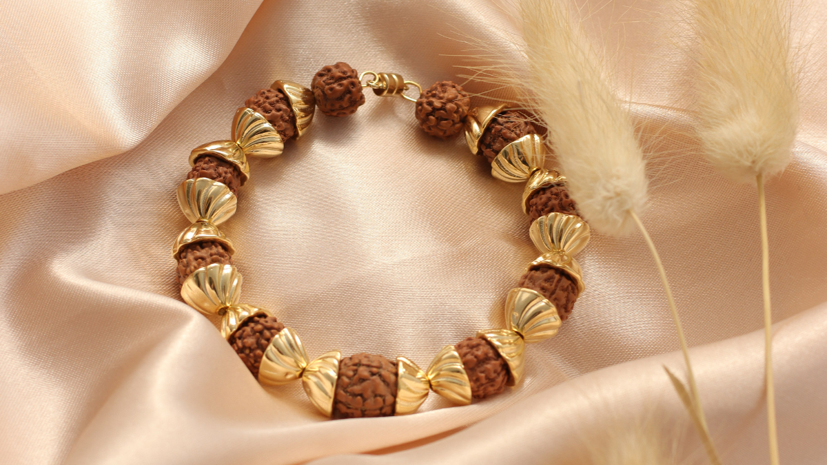 Schéma DIY Bracelet en perles Rudraksha ou larmes de Shiva Schéma DIY Bracelet en perles Rudraksha ou larmes de Shiva