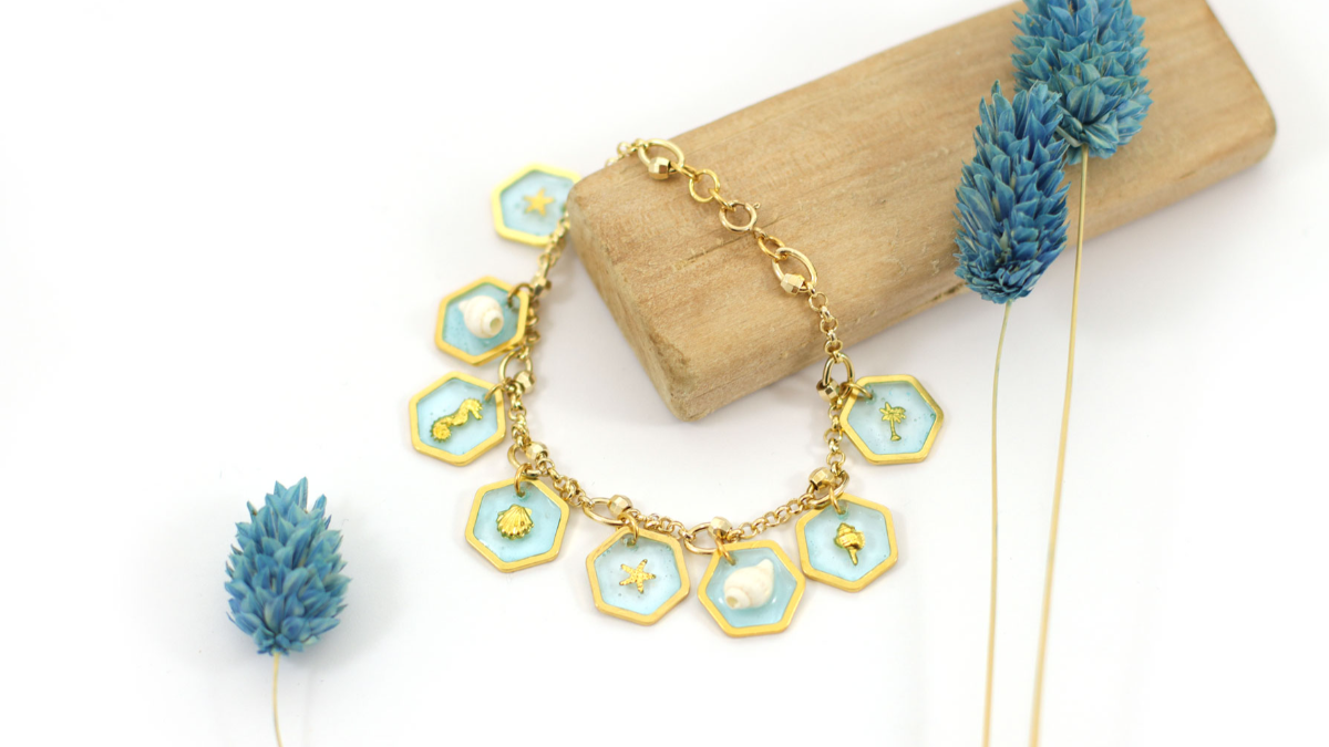 Bracelet Breloques Résiner ses souvenirs de vacances Bracelet Breloques Résiner ses souvenirs de vacances