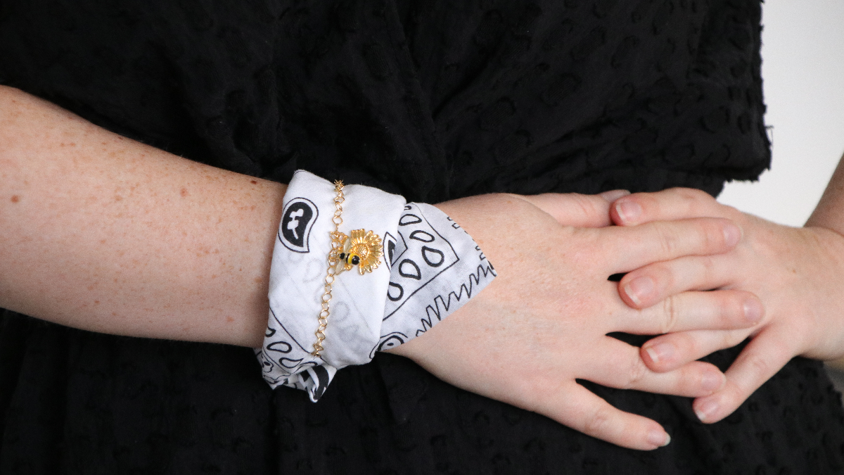 Schéma DIY Bracelet Bandana avec breloque abeille