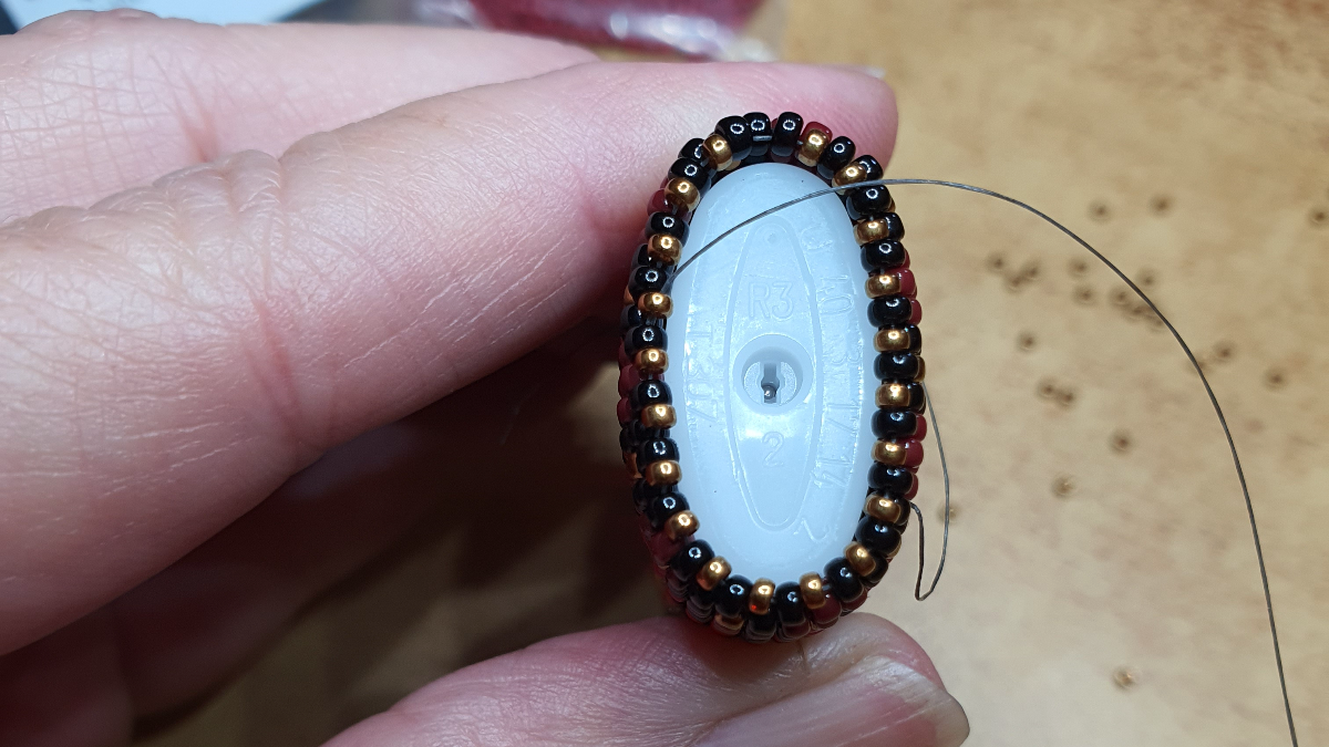 DIY étui à briquet en perles Miyuki 11/0 avec technique peyote : Etape 9