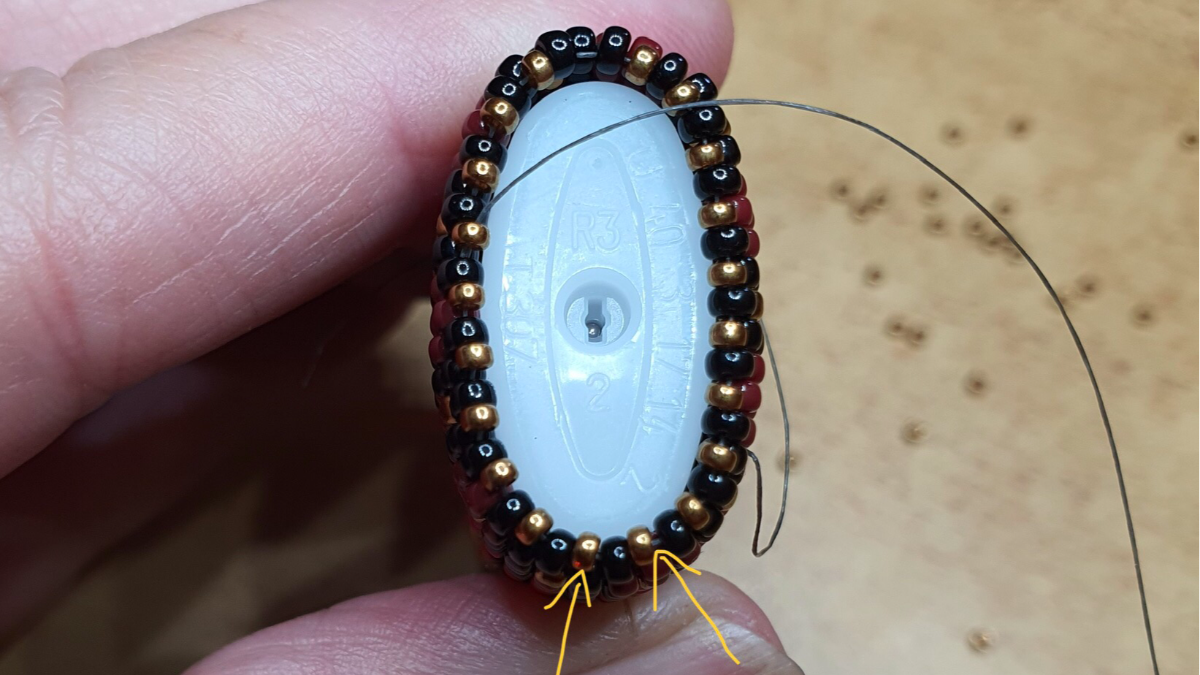 DIY étui à briquet en perles Miyuki 11/0 avec technique peyote : Etape 10