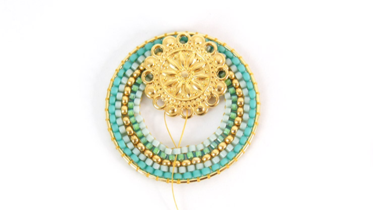 Boucles d'oreilles rondes en perles de rocailles turquoise tissage Brick Stitch : Etape 12