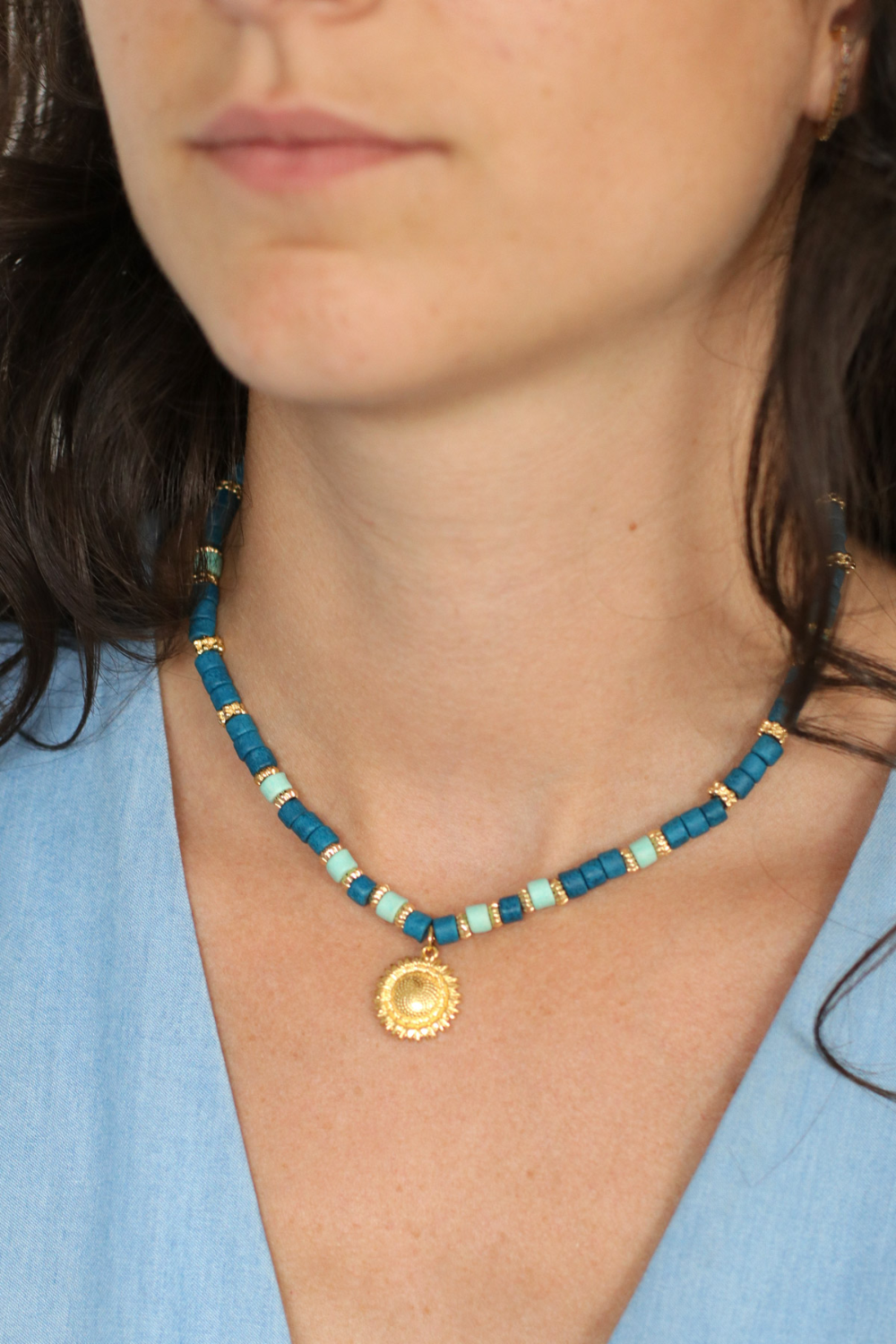 Schéma DIY collier élastique en perles heishi céramique turquoise