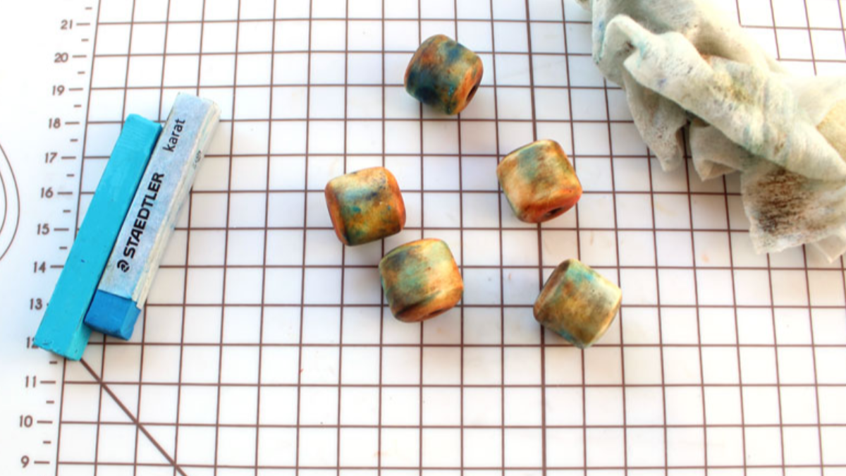 Collier grosses perles en pâte polymère imitation céramique : Etape 7