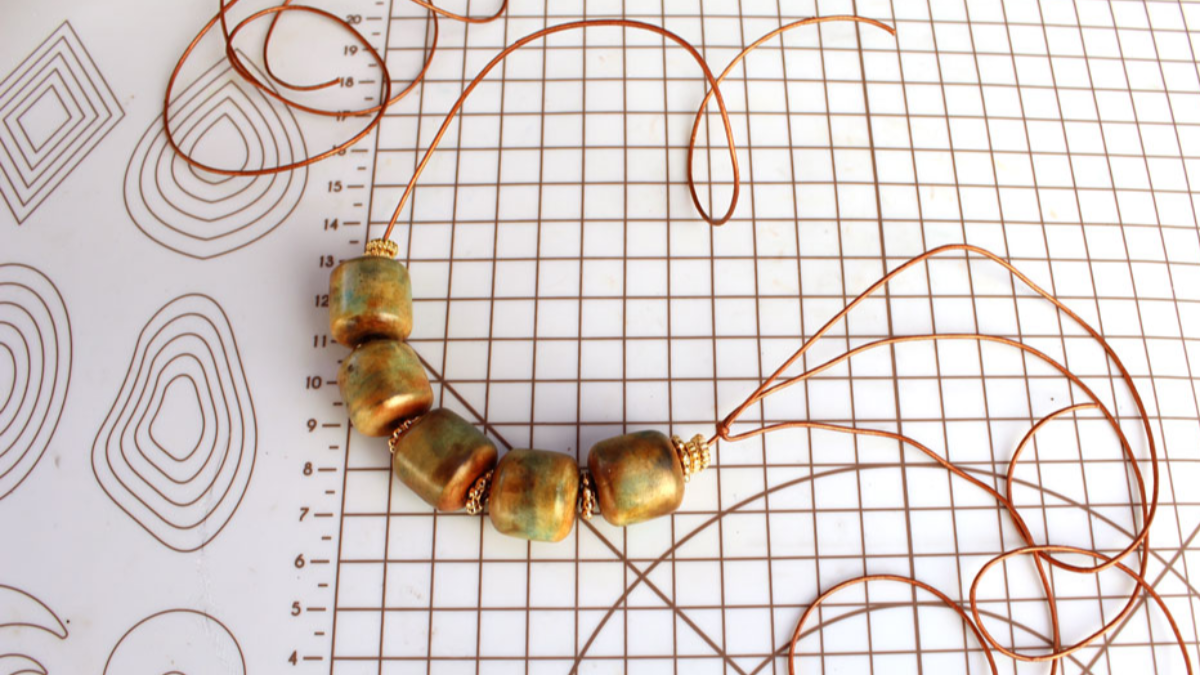 Collier grosses perles en pâte polymère imitation céramique : Etape 11