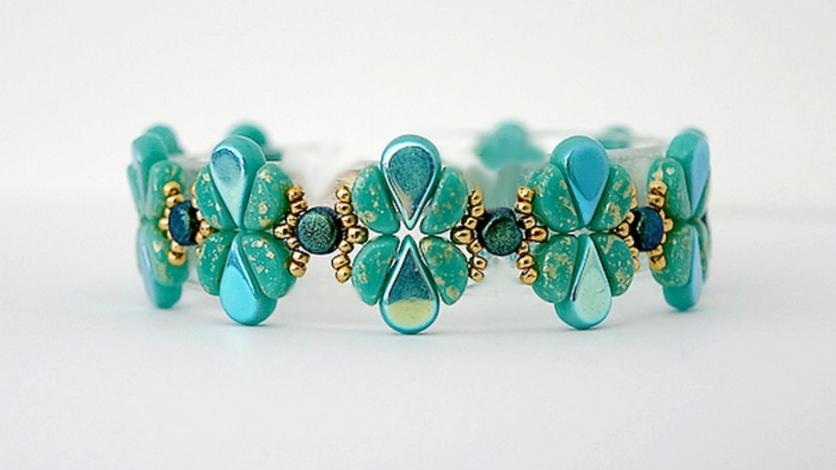 Schéma Bracelet Yona avec perles Kos, Amos et Kalos par Puca Schéma Bracelet Yona avec perles Kos, Amos et Kalos par Puca