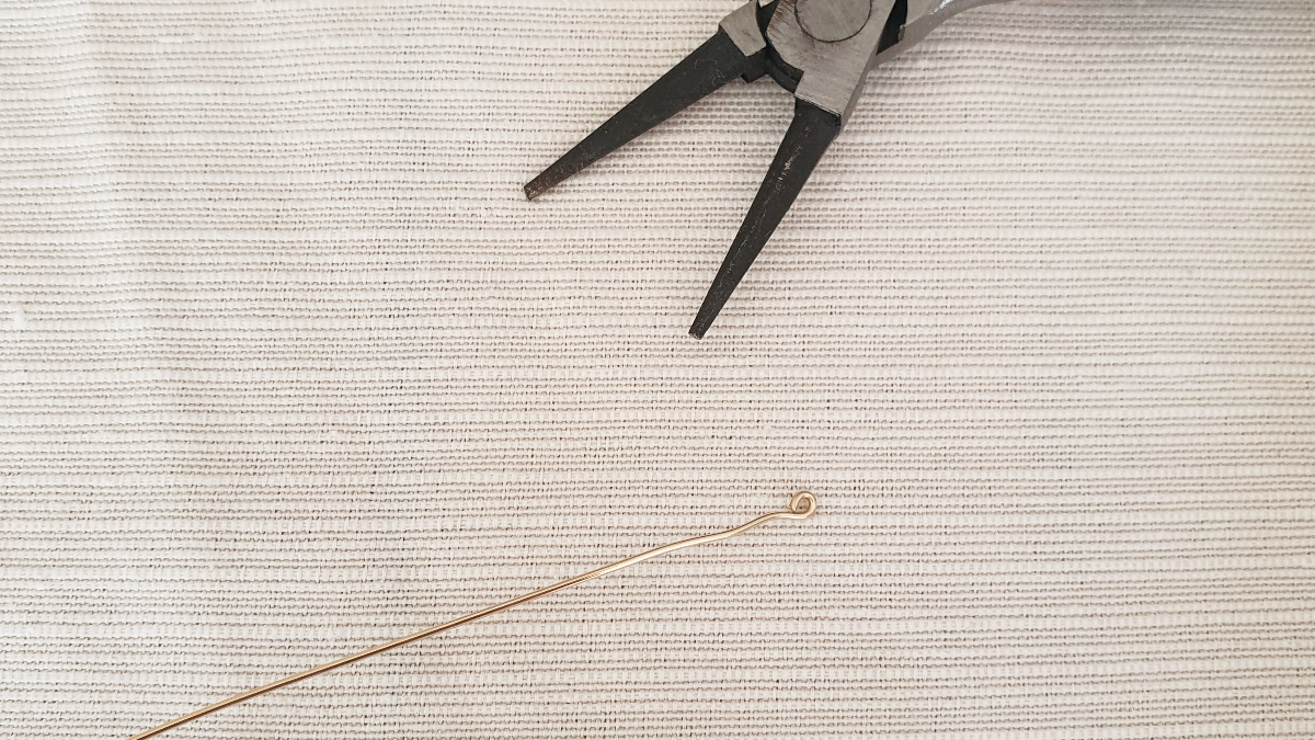 Tuto DIY Bague semainier en gold filled (or laminé) avec perles en nacre : Etape 1