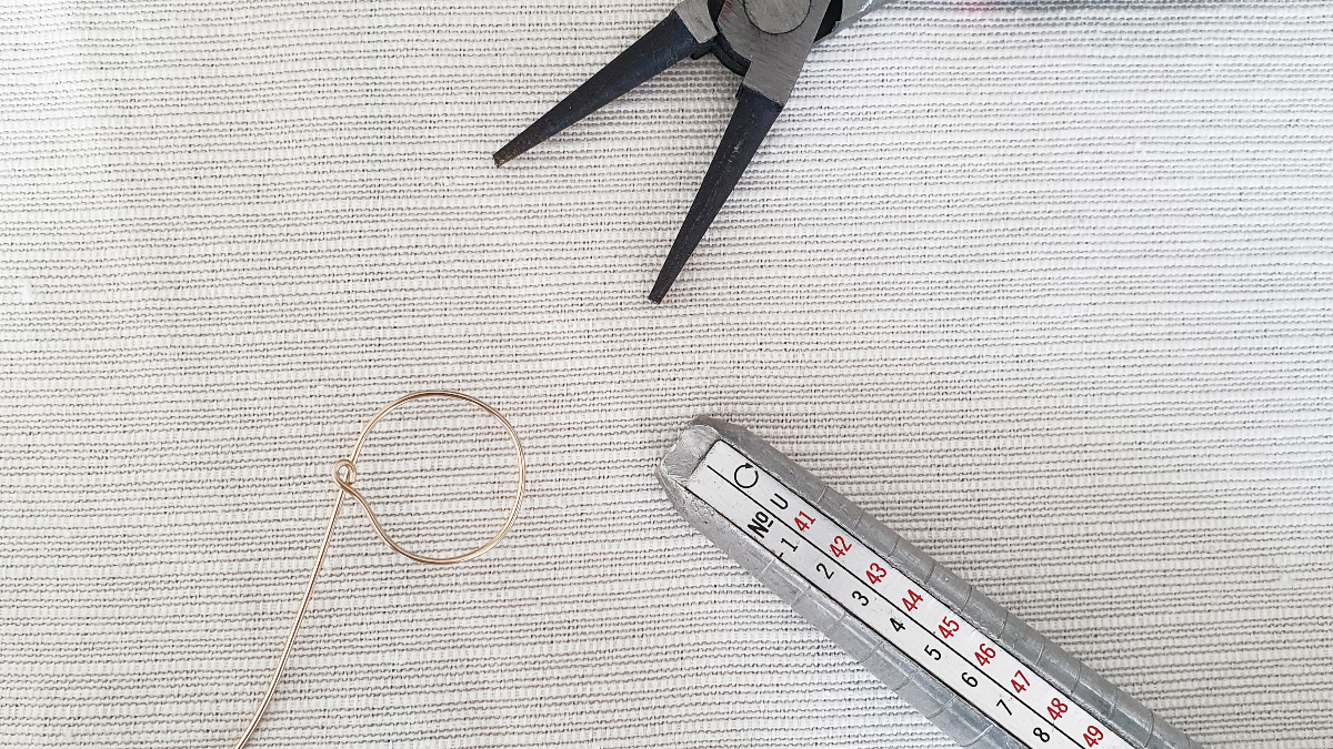 Tuto DIY Bague semainier en gold filled (or laminé) avec perles en nacre : Etape 2