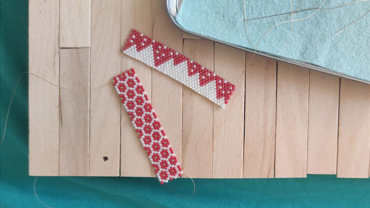 DIY Paquets cadeaux de Noël en relief en tissage de perles Miyuki : Etape 1 DIY Paquets cadeaux de Noël en relief en tissage de perles Miyuki : Etape 1