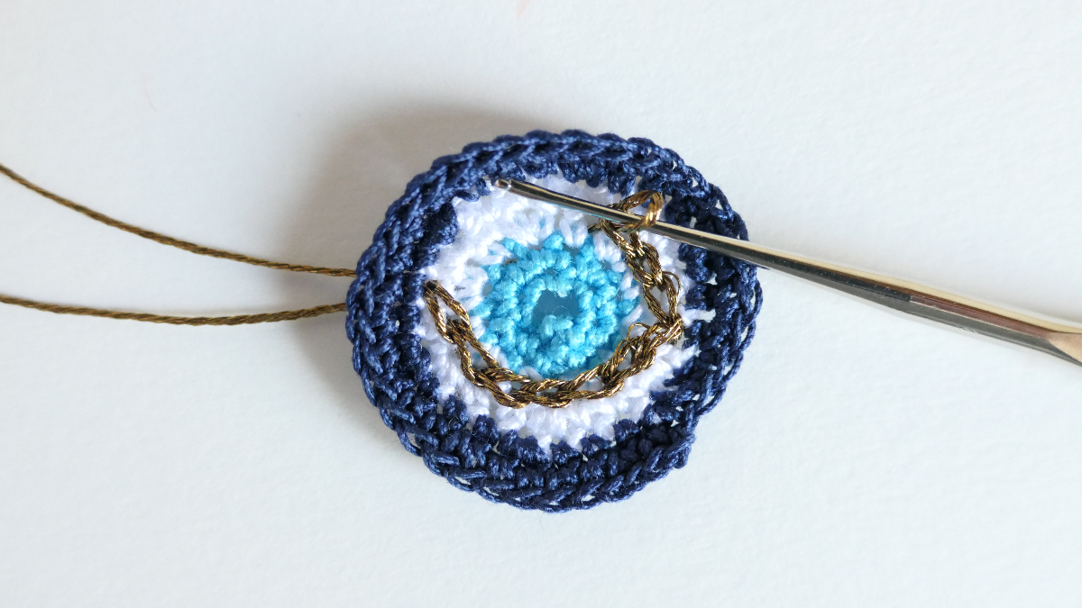 DIY Bagues amulettes porte-bonheur crochetées et rebrodées : Etape 3