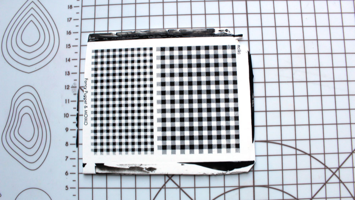 Boucles d'oreilles polymère avec silkscreen motif carreaux vichy : Etape 2