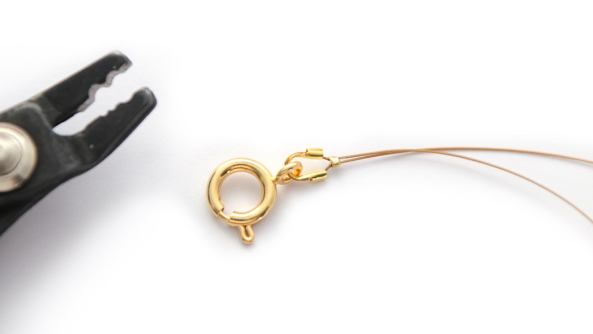 DIY Collier en pierre de jade gris et perles filigranées doré à l'or fin : Etape 1 DIY Collier en pierre de jade gris et perles filigranées doré à l'or fin : Etape 1