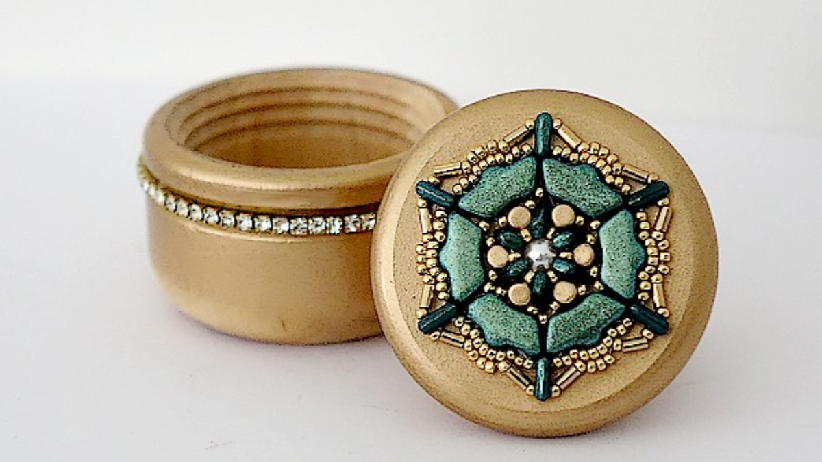 Boîte à secret Jodie avec perles en verre Delos, Piros et Minos par Puca Boîte à secret Jodie avec perles en verre Delos, Piros et Minos par Puca