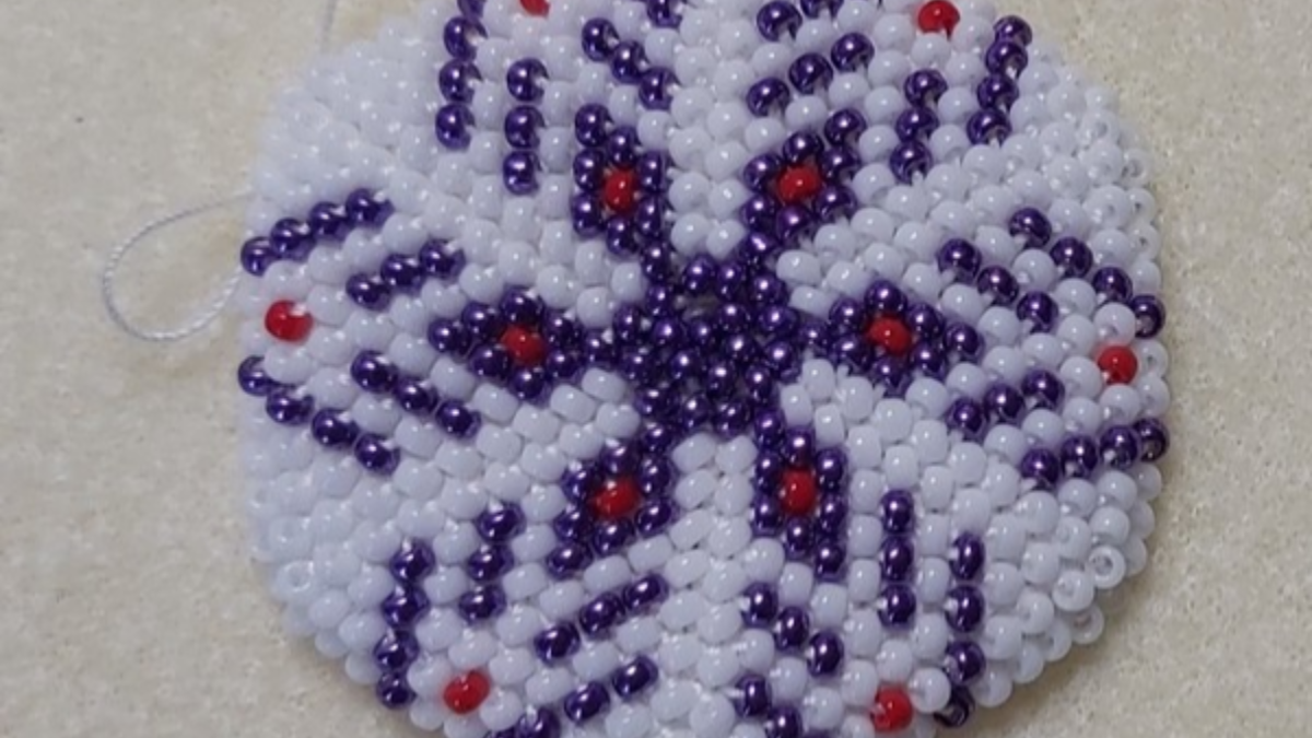 Boule de Noël au crochet en perles Miyuki et meshs PureCrystal : Etape 4 Boule de Noël au crochet en perles Miyuki et meshs PureCrystal : Etape 4