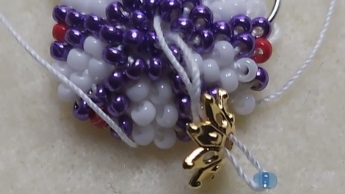 Boule de Noël au crochet en perles Miyuki et meshs PureCrystal : Etape 6 Boule de Noël au crochet en perles Miyuki et meshs PureCrystal : Etape 6