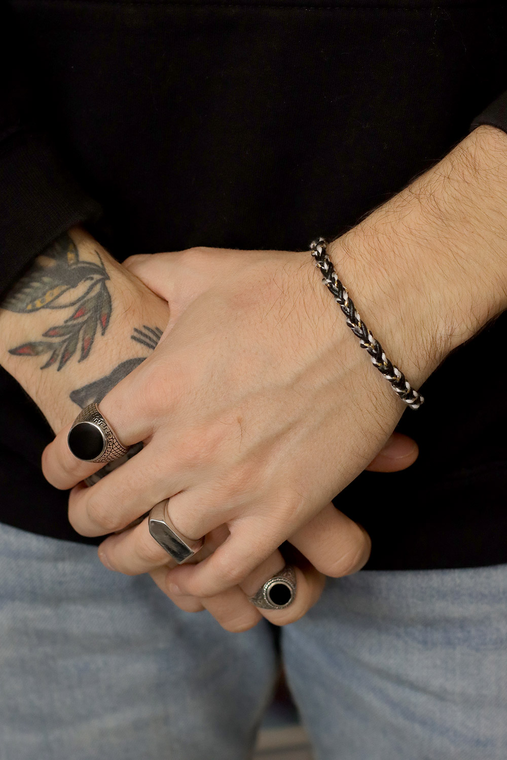 Schéma DIY Bracelet Homme en cordons cuir tressé noirs Schéma DIY Bracelet Homme en cordons cuir tressé noirs