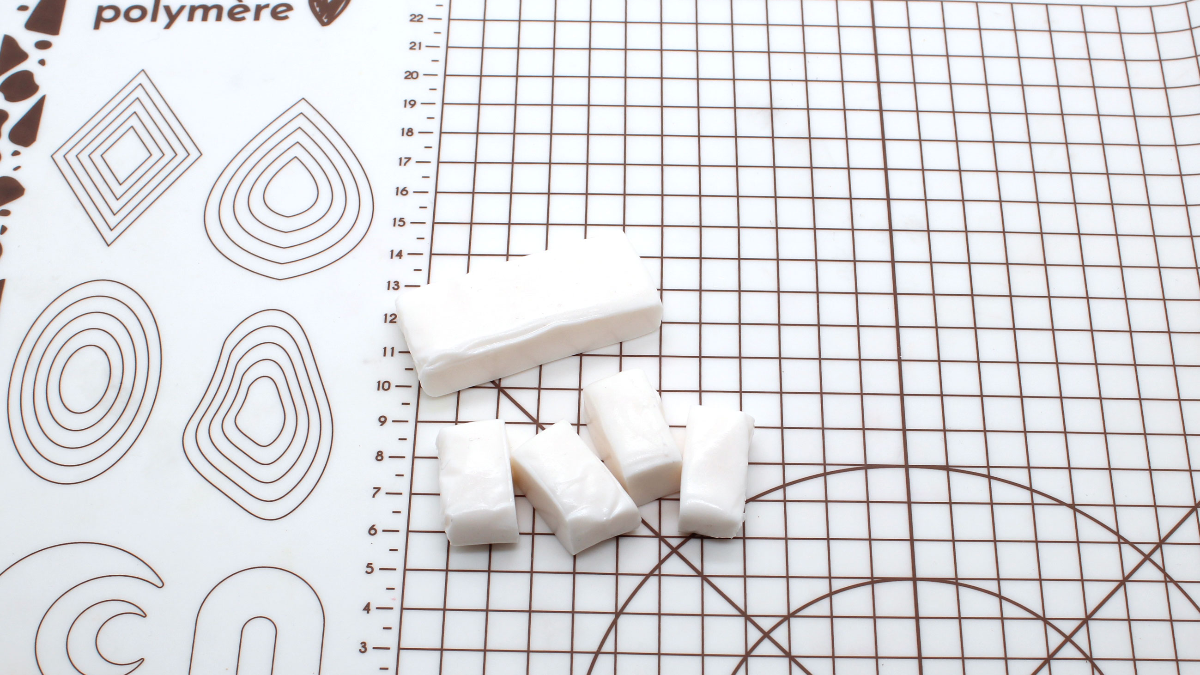 Bracelet élastique perles tubes incurvés en pâte Fimo et Cernit : Etape 1 Bracelet élastique perles tubes incurvés en pâte Fimo et Cernit : Etape 1