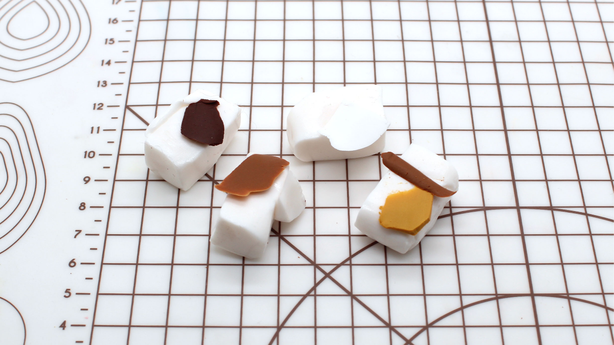 Bracelet élastique perles tubes incurvés en pâte Fimo et Cernit : Etape 2 Bracelet élastique perles tubes incurvés en pâte Fimo et Cernit : Etape 2