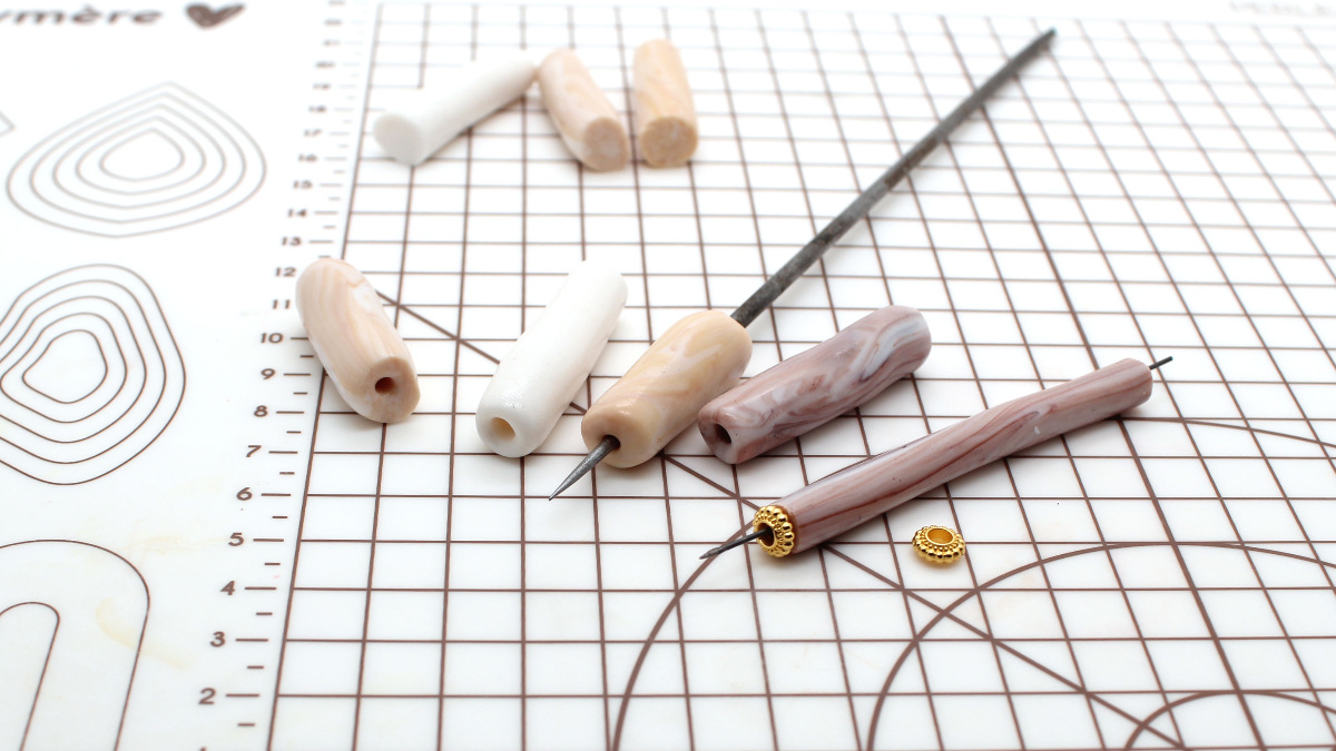 Bracelet élastique perles tubes incurvés en pâte Fimo et Cernit : Etape 4 Bracelet élastique perles tubes incurvés en pâte Fimo et Cernit : Etape 4