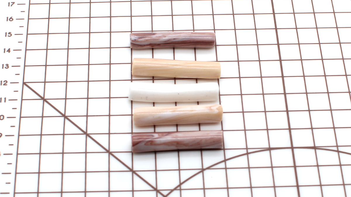 Bracelet élastique perles tubes incurvés en pâte Fimo et Cernit : Etape 5 Bracelet élastique perles tubes incurvés en pâte Fimo et Cernit : Etape 5