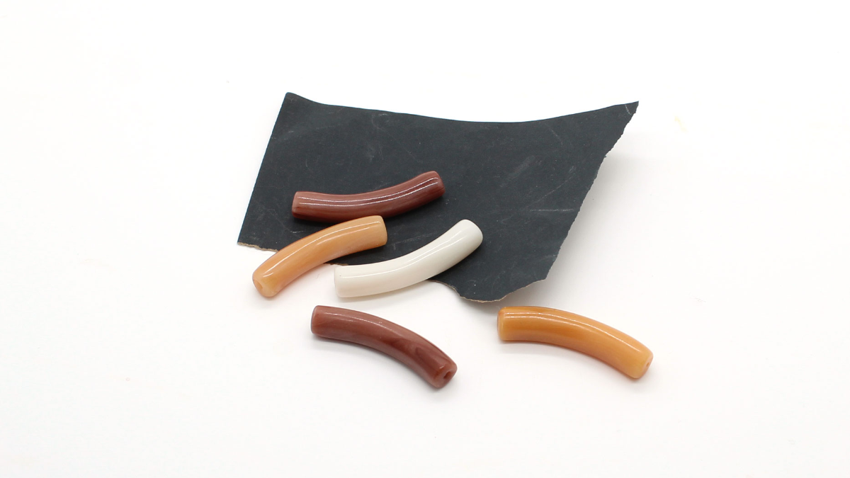 Bracelet élastique perles tubes incurvés en pâte Fimo et Cernit : Etape 7 Bracelet élastique perles tubes incurvés en pâte Fimo et Cernit : Etape 7