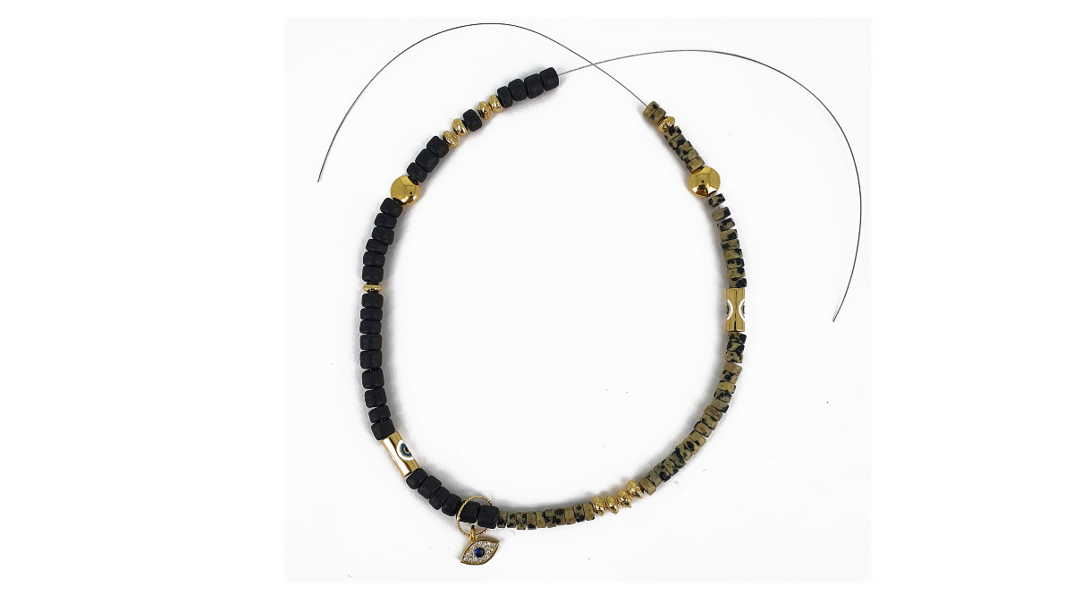 Bijou de téléphone portable avec perles heishi et breloques grigri : Etape 1 Bijou de téléphone portable avec perles heishi et breloques grigri : Etape 1