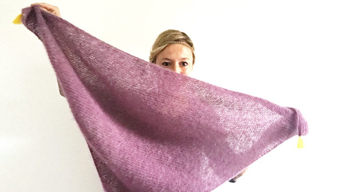 Schéma DIY tricot - Trendy châle avec pompons en laine mohair et soie