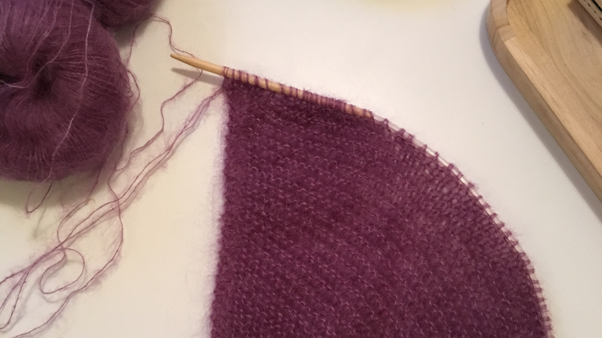 DIY tricot - Trendy châle avec pompons en laine mohair et soie : Etape 5