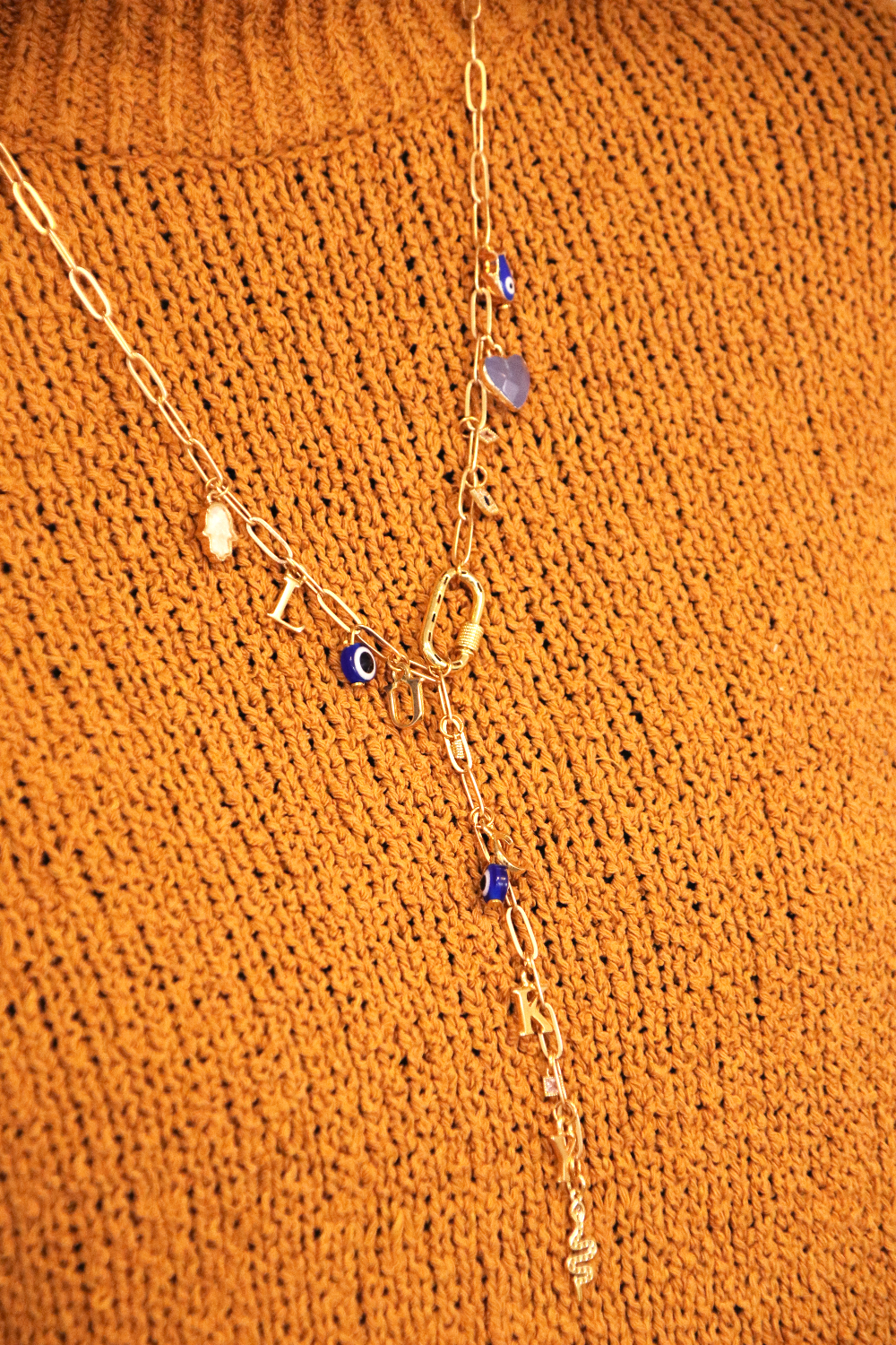 Schéma Tuto DIY Collier Gri-gri Lucky avec breloques et fermoir Schéma Tuto DIY Collier Gri-gri Lucky avec breloques et fermoir