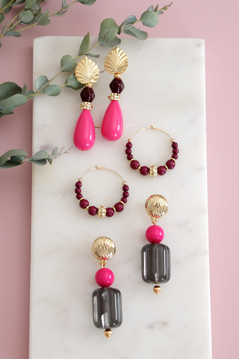 Schéma Trio de Boucles d'oreilles DIY avec perles vintage colorées Schéma Trio de Boucles d'oreilles DIY avec perles vintage colorées