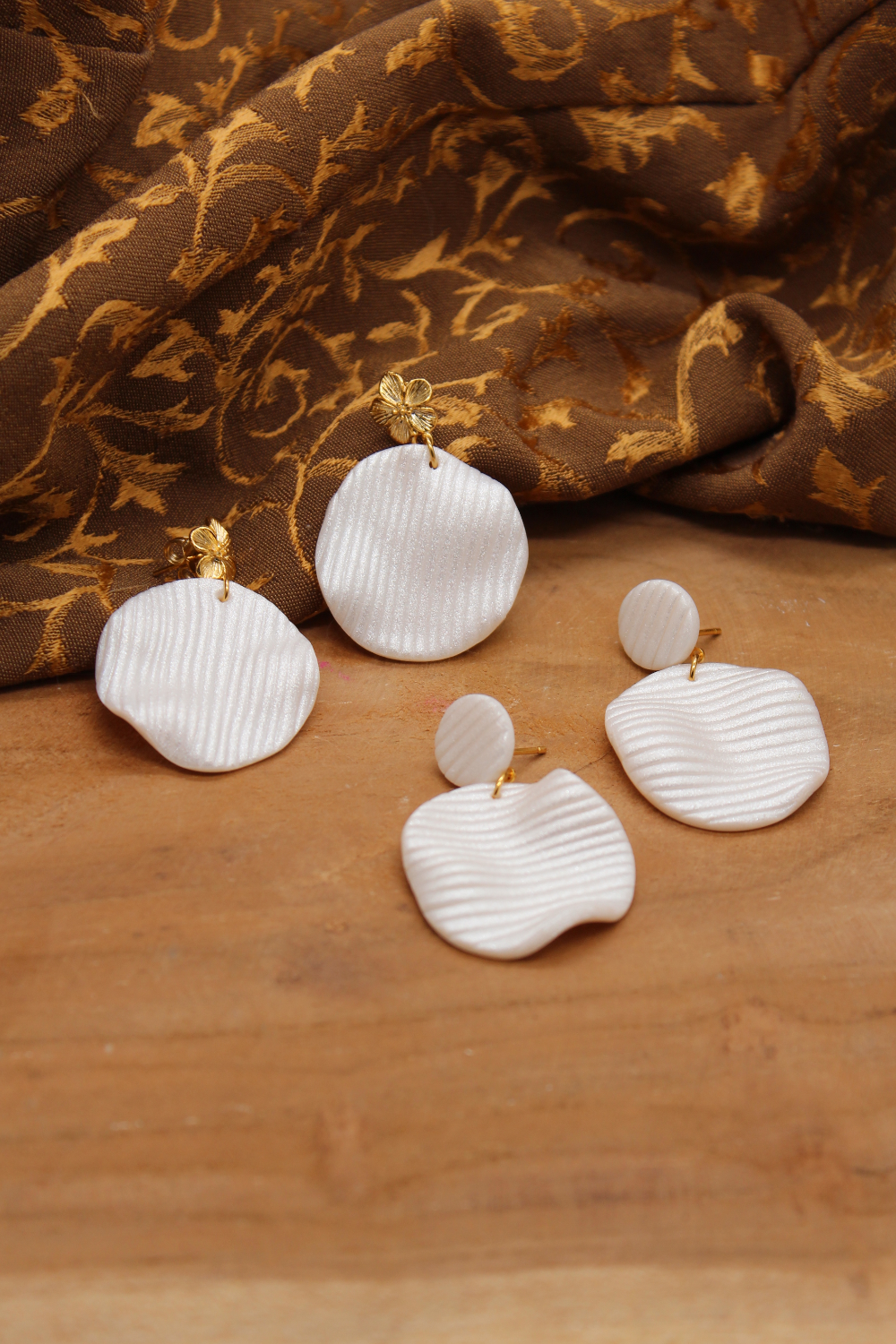 Schéma Boucles d'oreilles chips striées en pâte polymère nacrée