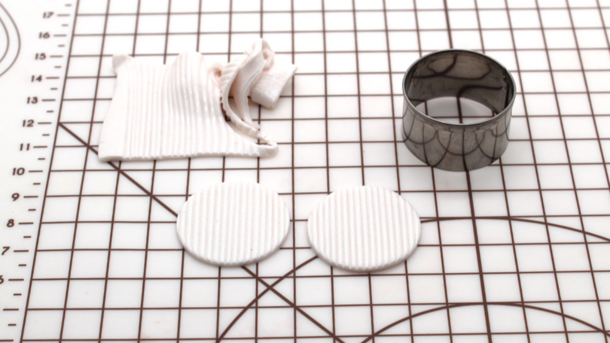 Boucles d'oreilles chips striées en pâte polymère nacrée : Etape 2