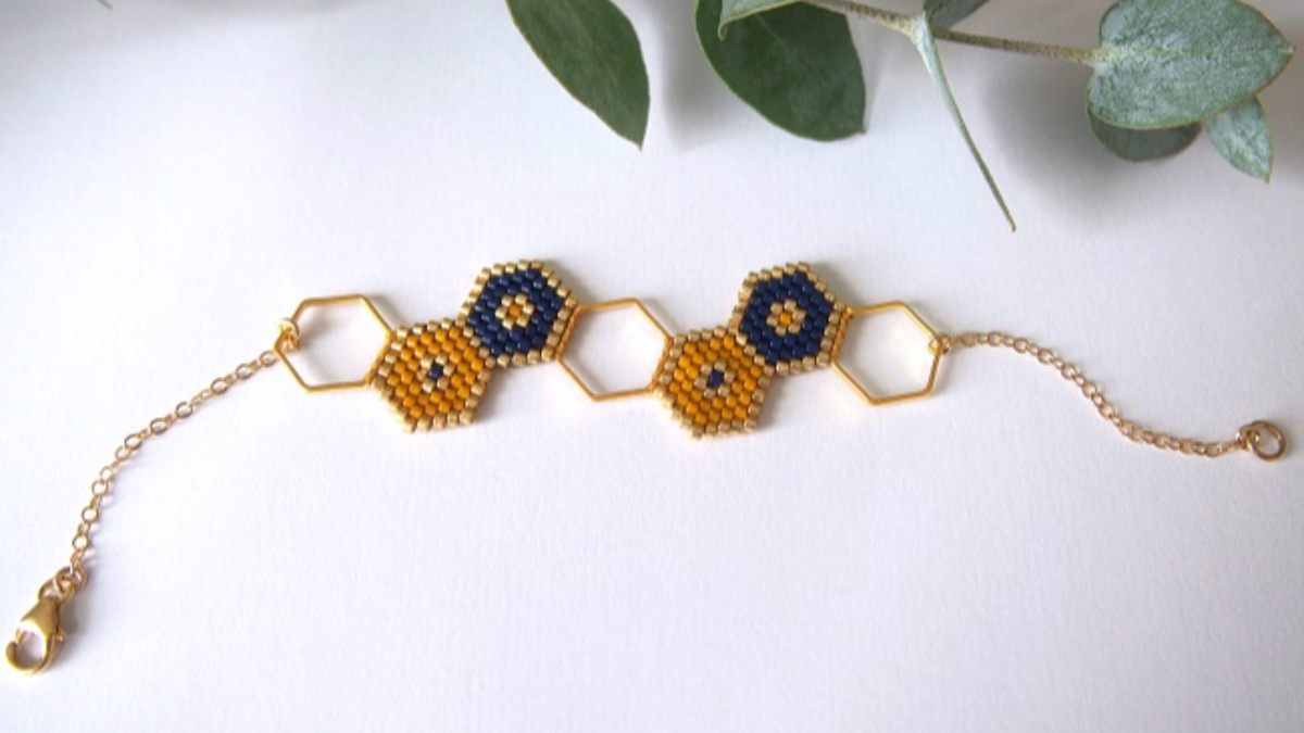 Bracelet intercalaire hexagonal et tissage brickstitch Bracelet intercalaire hexagonal et tissage brickstitch