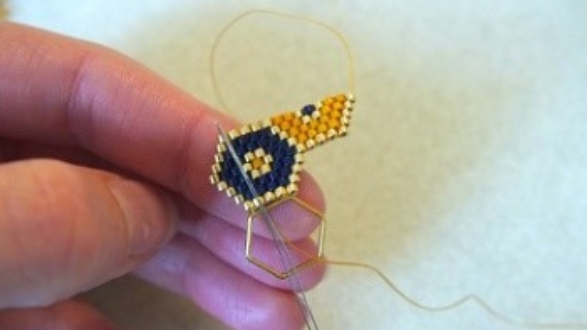 Bracelet intercalaire hexagonal et tissage brickstitch : Etape 6 Bracelet intercalaire hexagonal et tissage brickstitch : Etape 6